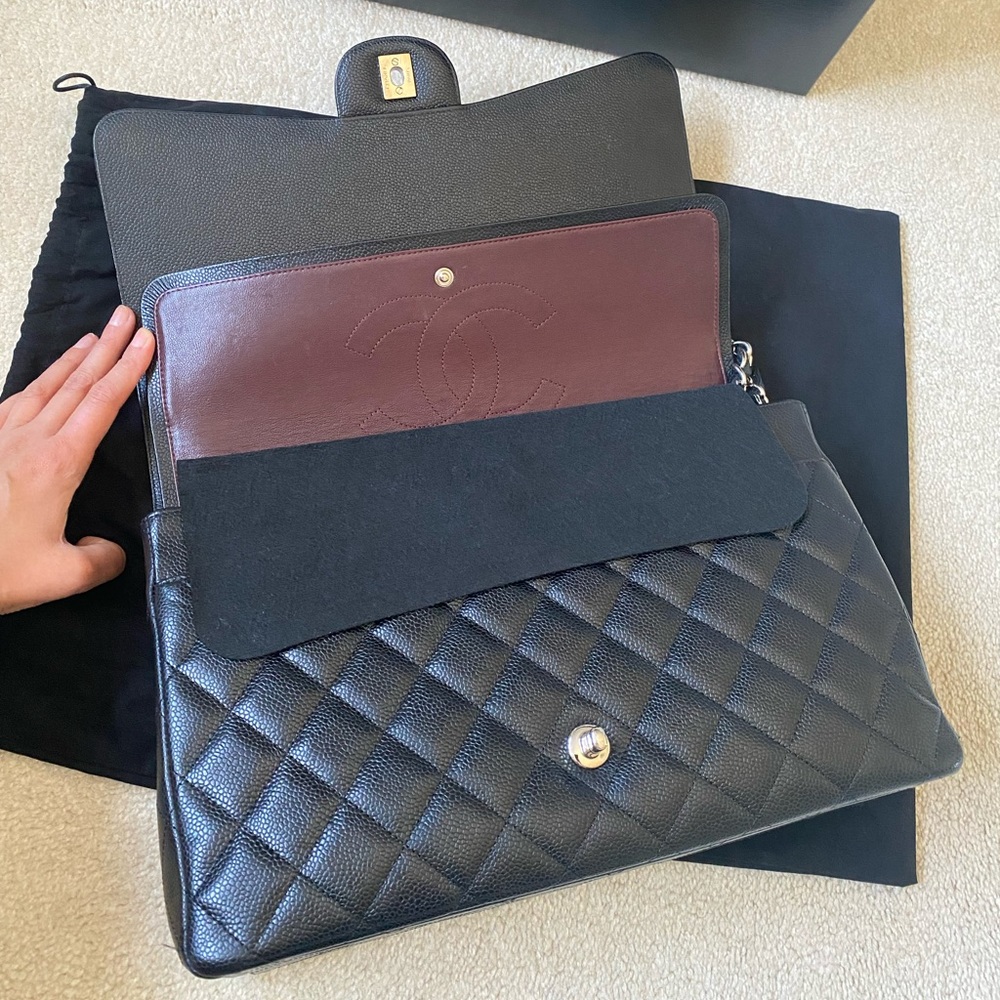 **AUTHENTIC CHANEL MAXI HANDBAG** - Picture 11 of 16
